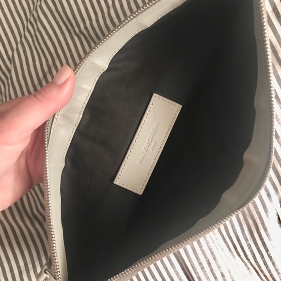 BALENCIAGA LIMITED EDITION SUEDE LEATHER CLUTCH - Picture 3 of 5